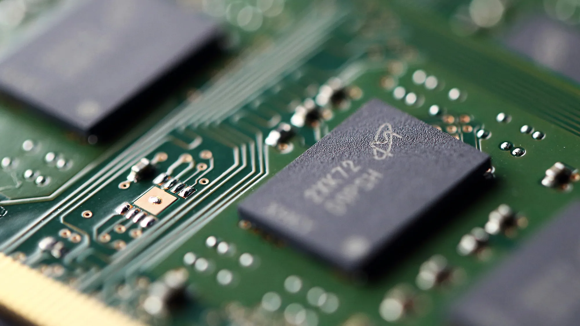 Micron profiteert van AI geheugen tekort: omzet +196% en winst explodeert