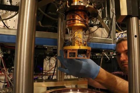 MIT's innovatieve trapped-ion chip verbetert schaalbaarheid en precisie qubits