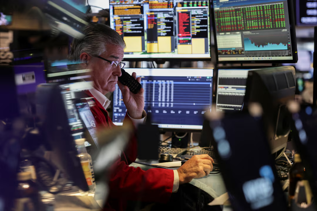 Technologiewaarden drukken Nasdaq en S&P 500 lager, Dow steeg