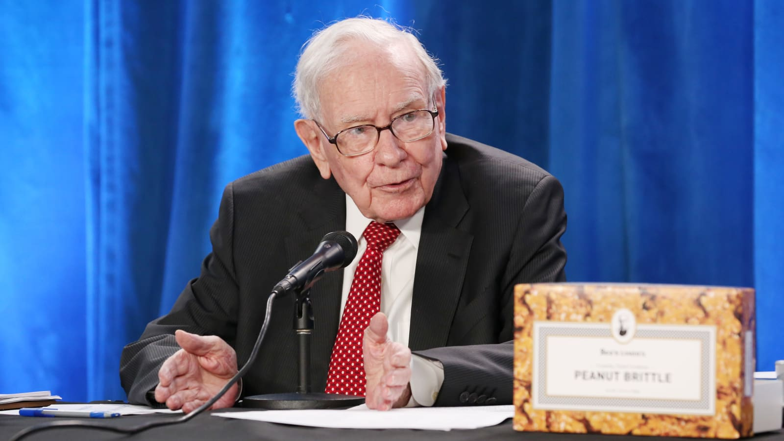 Buffett eindigt laatste kwartaal als CEO met lagere nettowinst