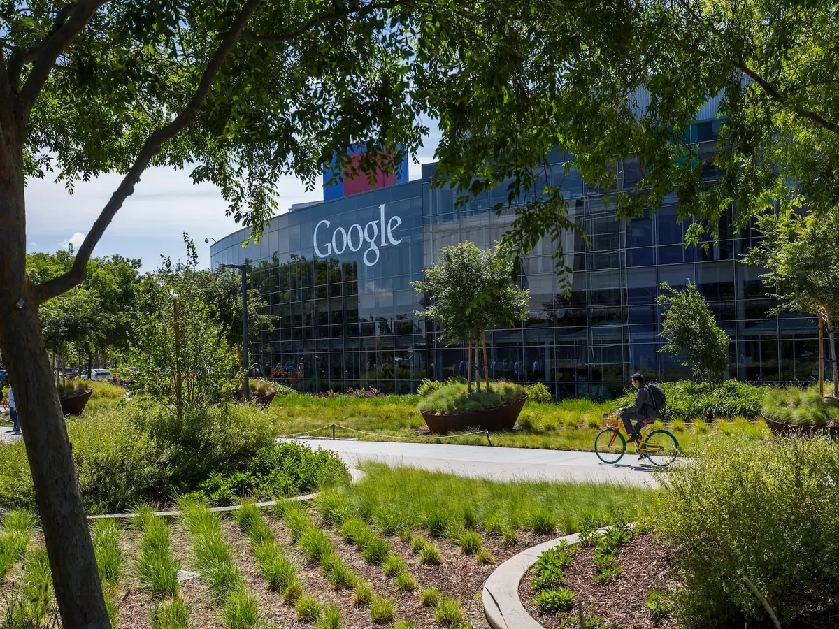 Googleplex, hoofdvestiging van Alphabet, symbool van technologische kracht