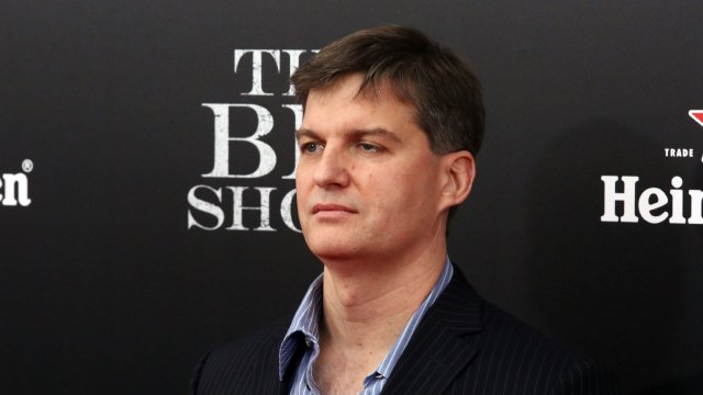 Michael Burry beweert agressief bij te kopen onder de $100: