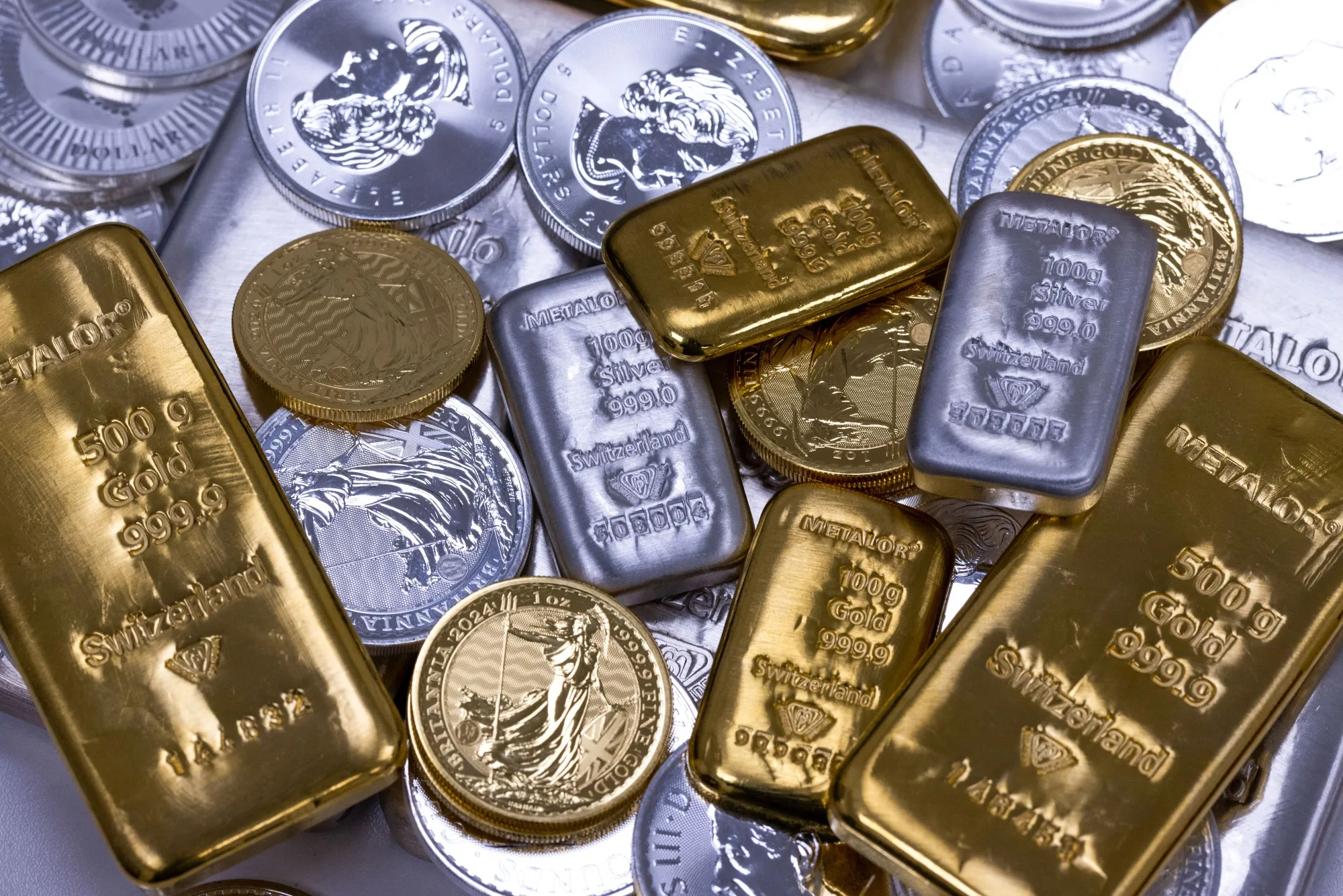  Zilver trekt aandacht terwijl onzekerheid groeit op de markt