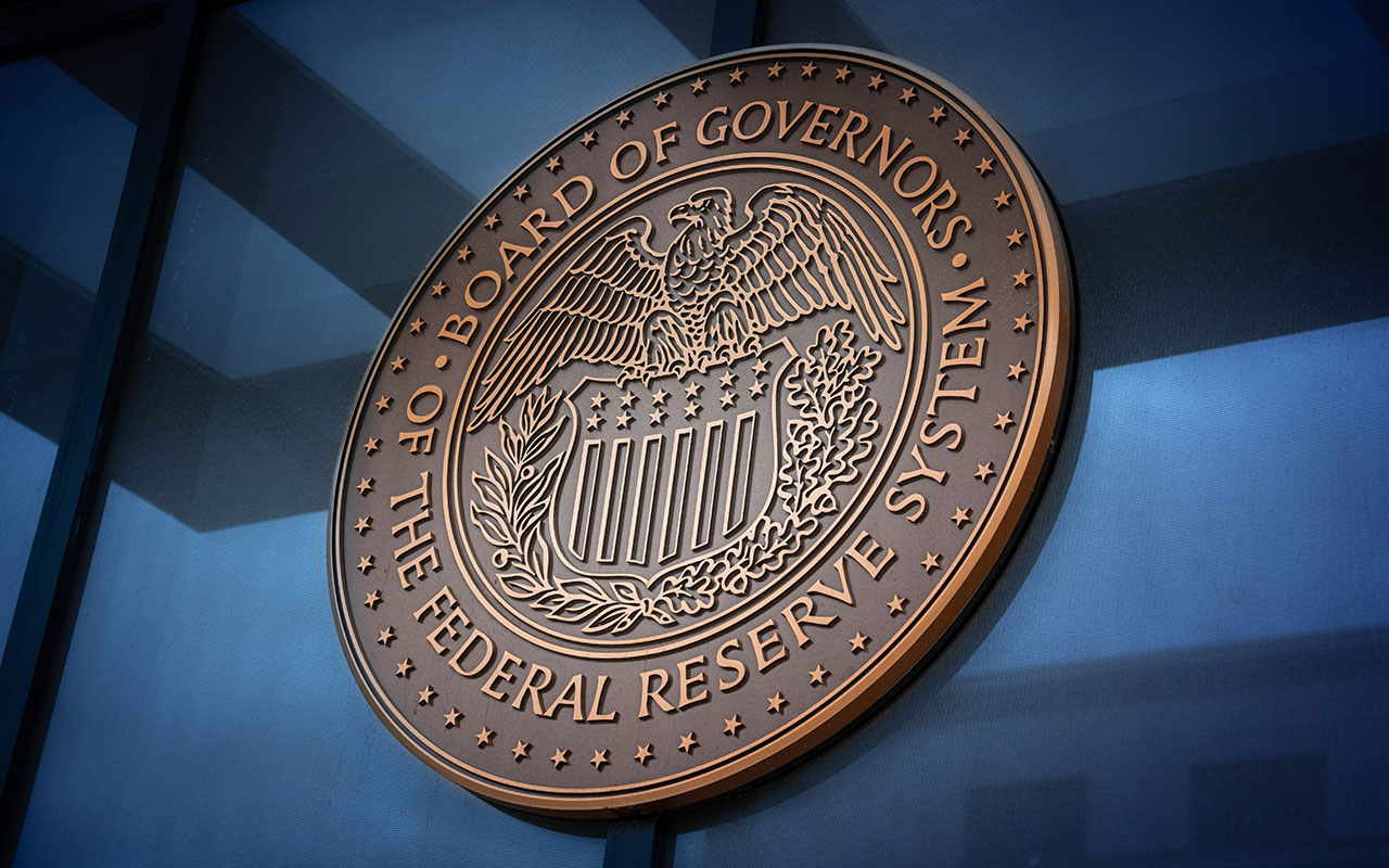 Fed zet markt onder druk: inflatie dwingt rente langer hoog.